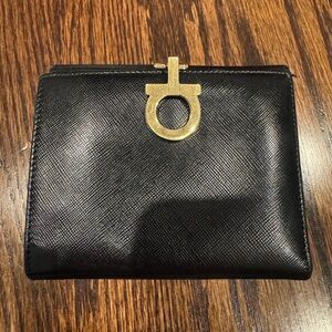 Salvatore Ferragamo Gancini Bi-Fold Wallet Leather Black